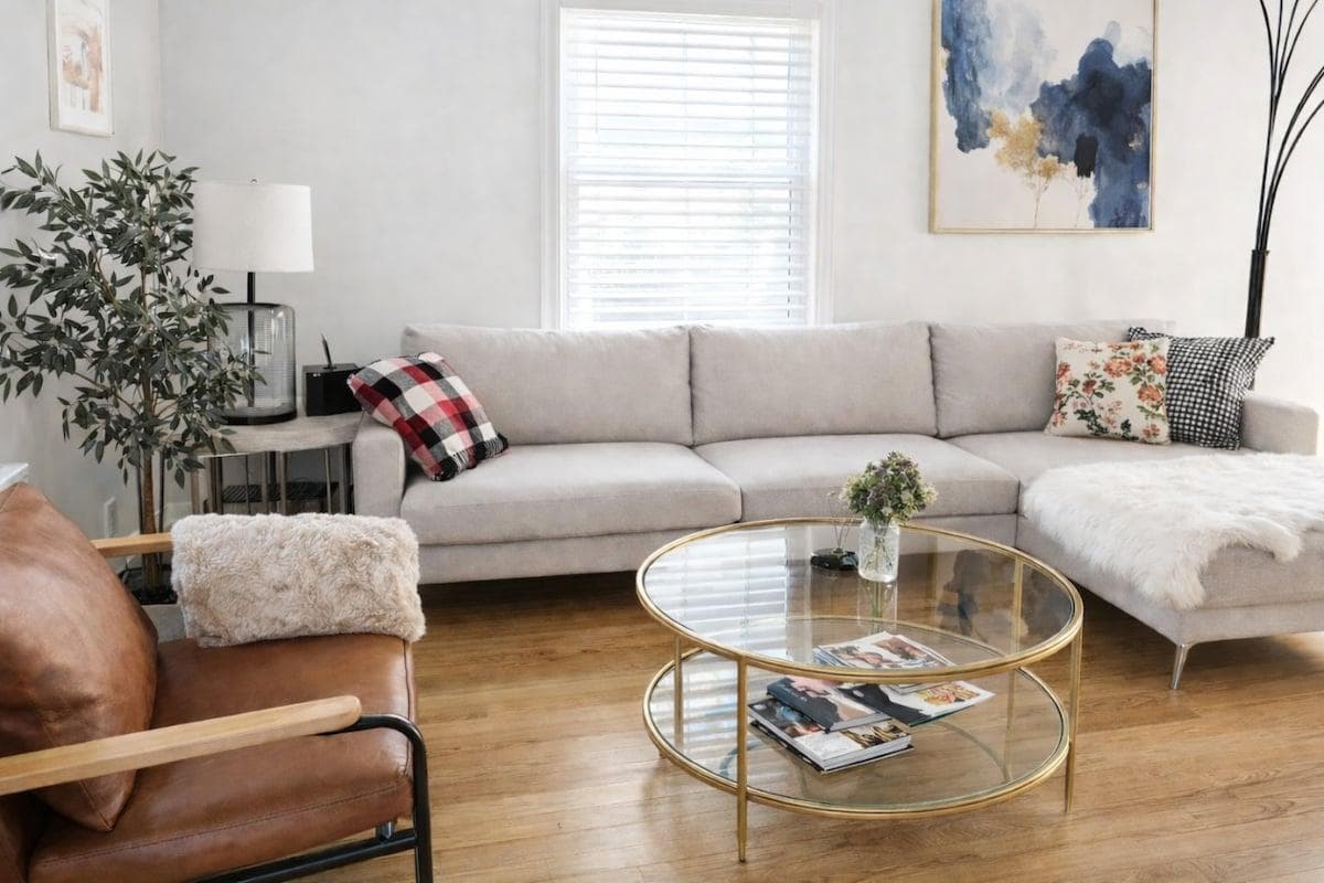 Airy Living room with Fireplace